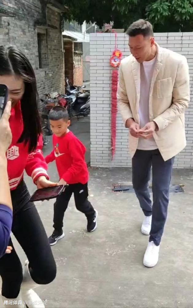 ”同时她也鼓励小朋友，做任何事情，都要认真观察和学习